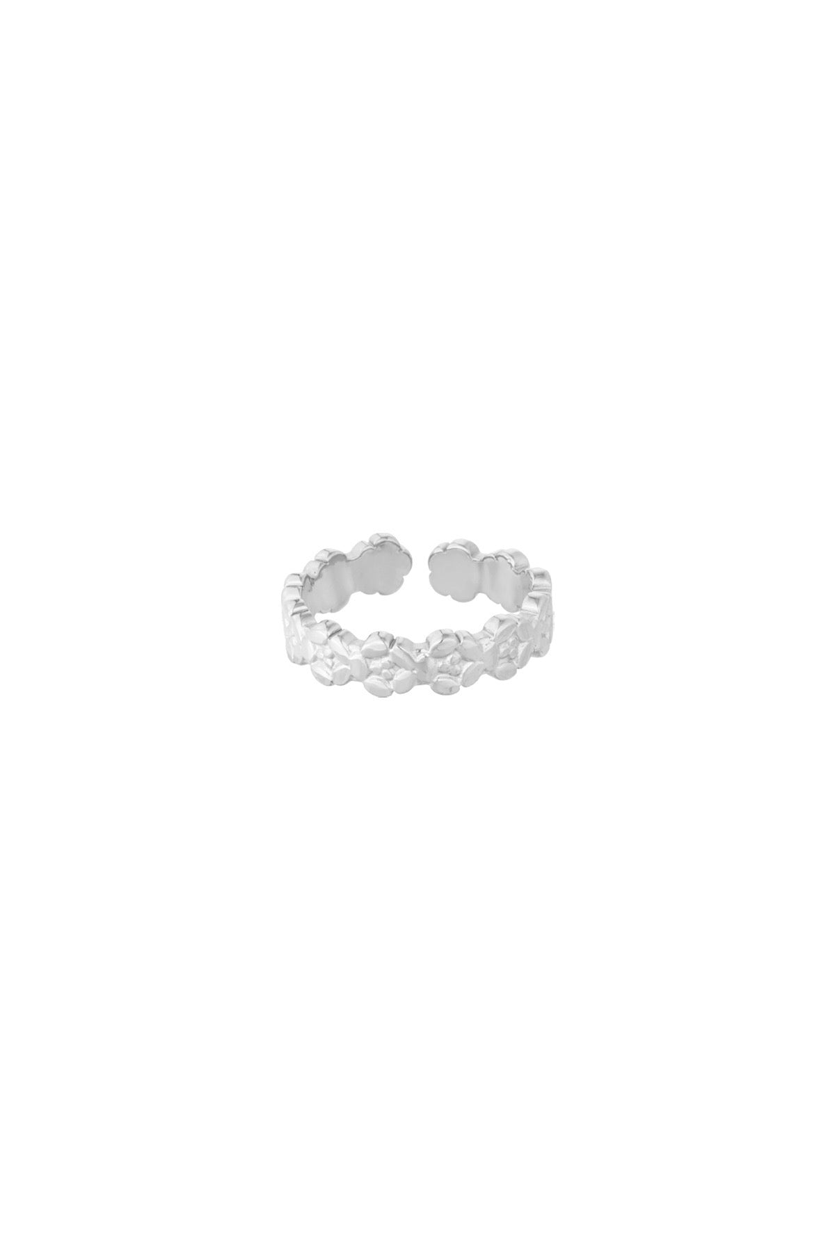 detailed band ring