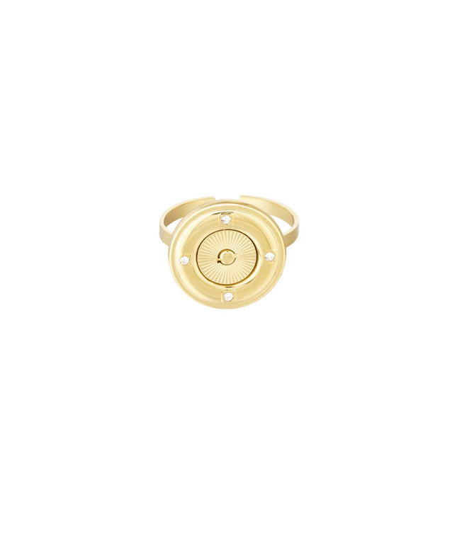 ring rond met steentjes