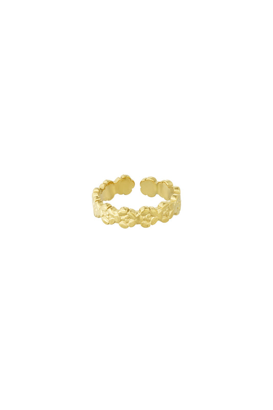 detailed band ring